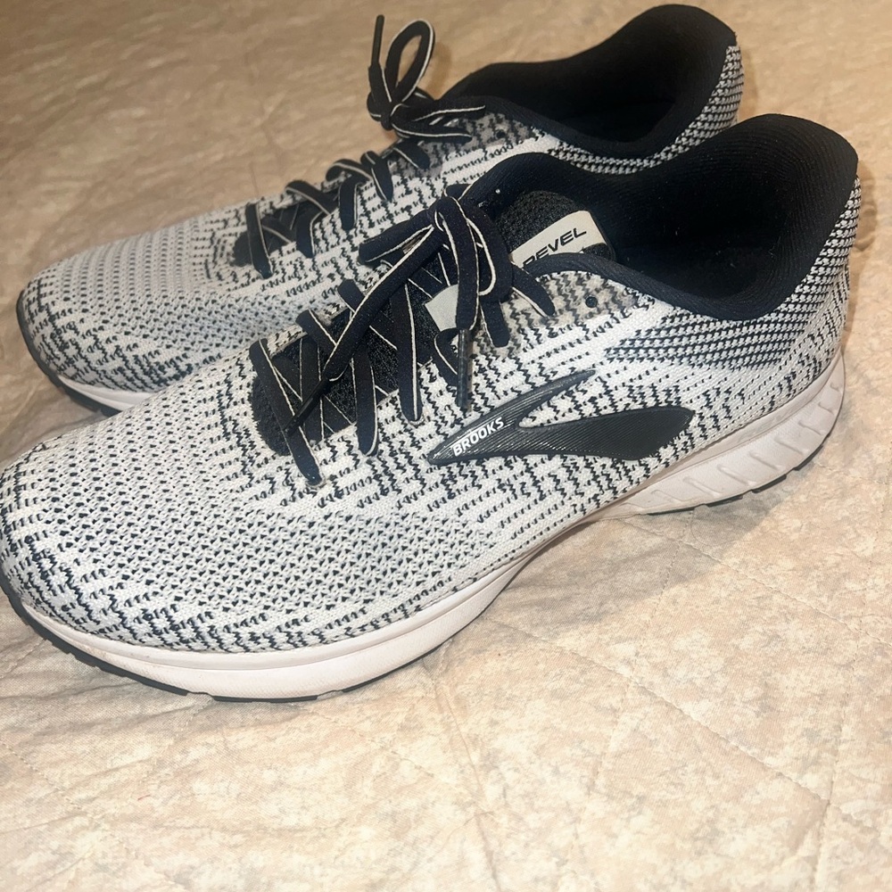 Brooks Revel Athletic Shoes in Black and White